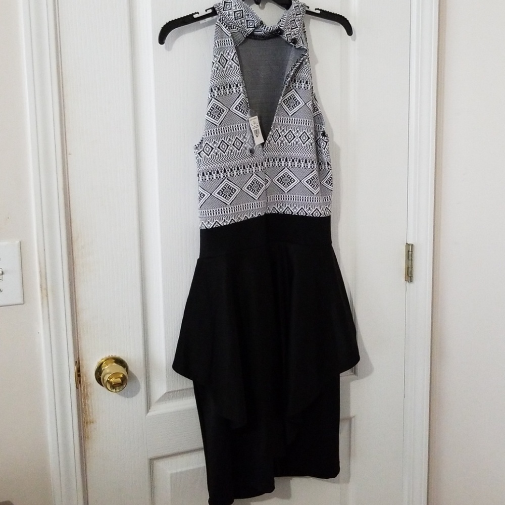 Dress - Picture 2 of 7